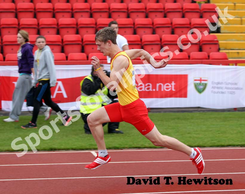Joe Robertshaw (Northumberland) inter Boys 400 metres.